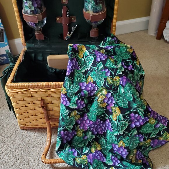 Picnic Time Wicker Wine & Cheese/Picnic Basket - Picture 5 of 14
